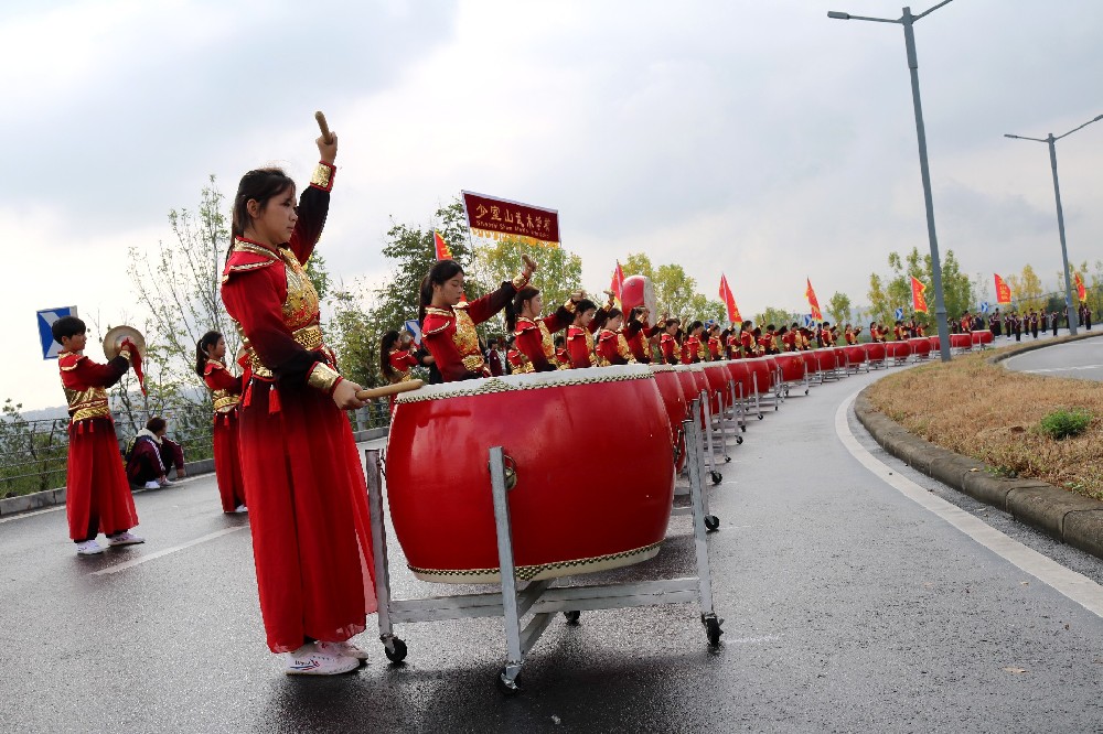 武术学校参加第十三届中国郑州少林武术节迎宾活动